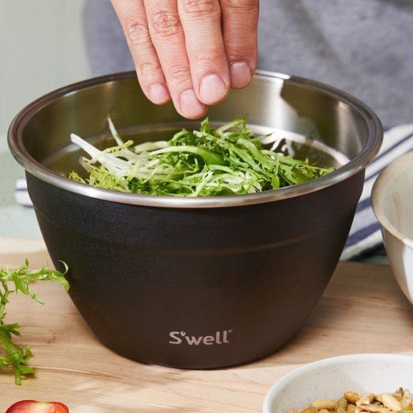  S'well Stainless Steel Salad Bowl Kit - 64oz, Onyx - Comes with  2oz Condiment Container and Removable Tray for Organization - Leak-Proof,  Easy to Clean, Dishwasher Safe : Sports & Outdoors